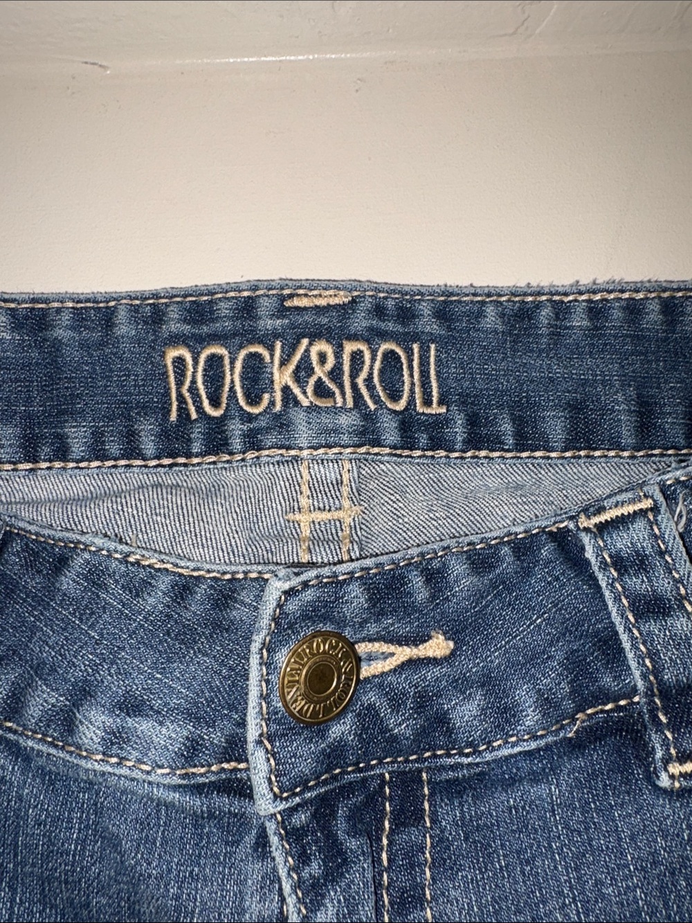 Rock & Republic Light Wash Stud-Trim Wide Leg Jeans - Picture 7 of 9